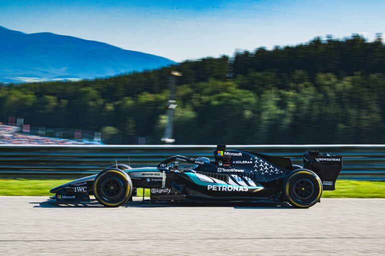 Mercedes vira favorita após treinos na Áustria
