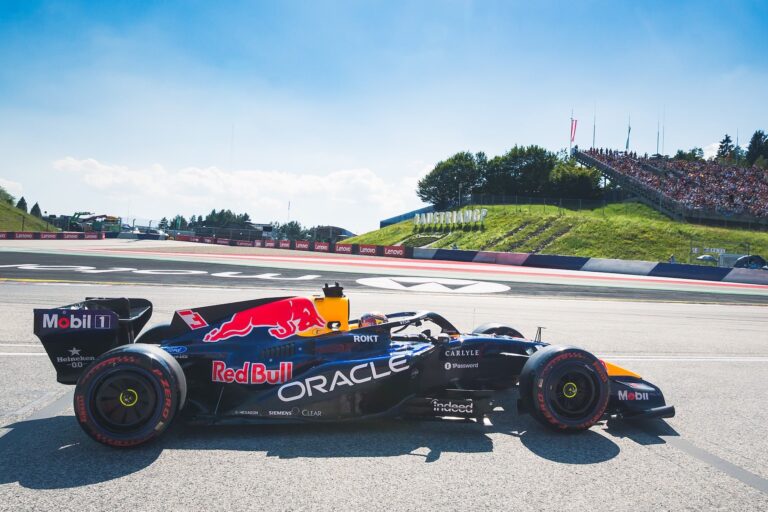 Brundle acredita que Verstappen deixará a Red Bull em breve