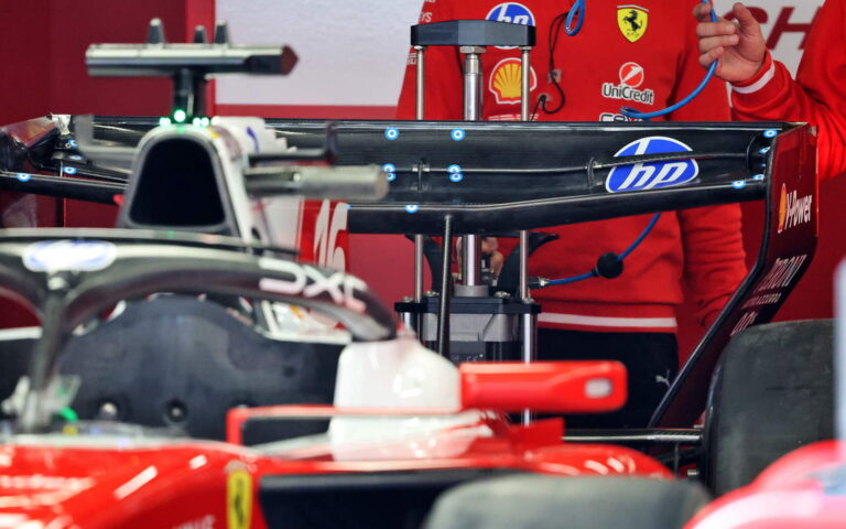 FIA investiga 'asas traseiras macarena' de Ferrari e Red Bull