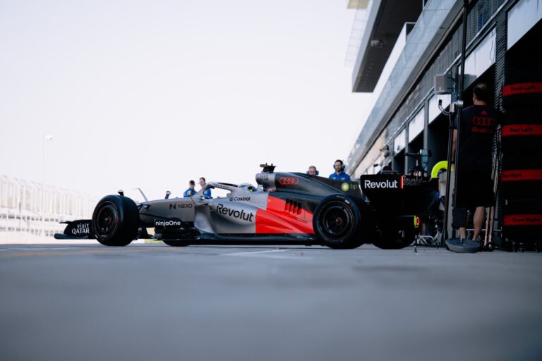 Bortoleto lidera teste e Brasil bate recorde