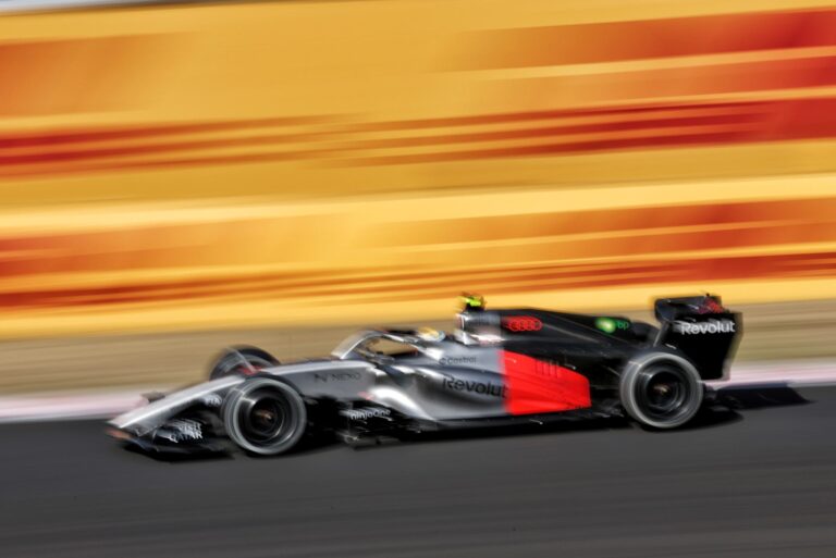 Bortoleto lidera teste e Verstappen recebe oferta