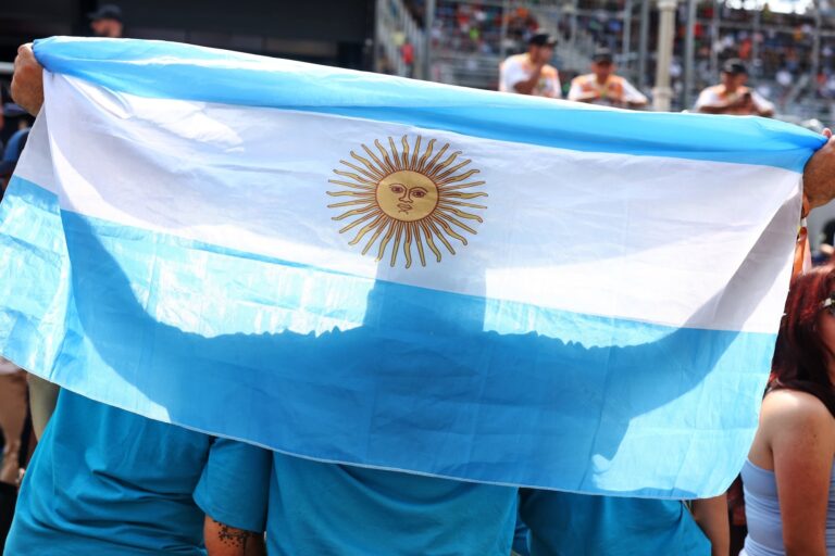 Colapinto agradece geração campeã da Argentina após vice na Copa do Mundo de 2026