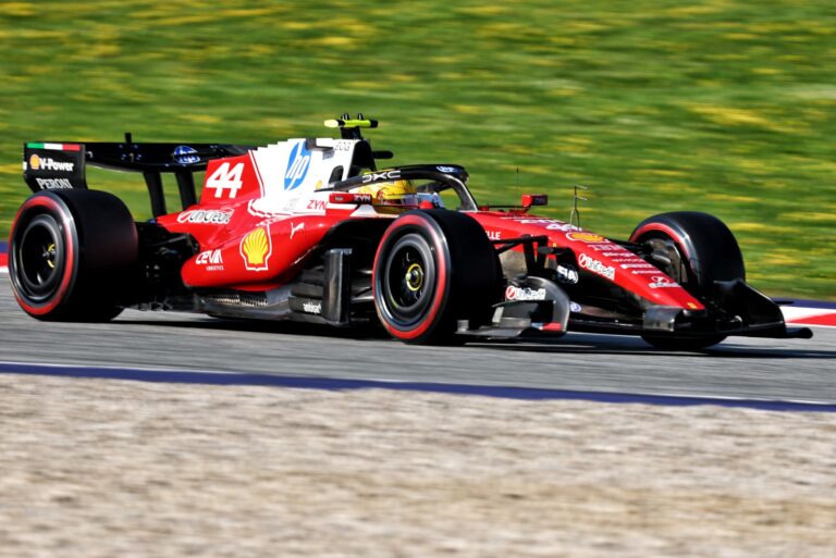 Ex-pilotos defendem Ferrari priorizando Hamilton na luta pelo título