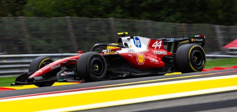 Ferrari lidera simulações, mas Mercedes ameaça na corrida