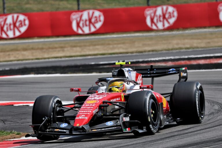 Hamilton faz pole e Ferrari confirma 2027