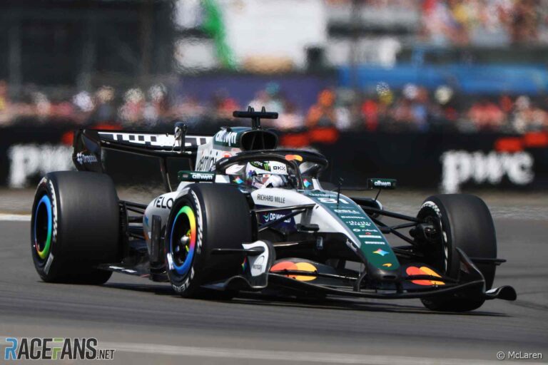 Oscar Piastri, McLaren, Silverstone, 2026