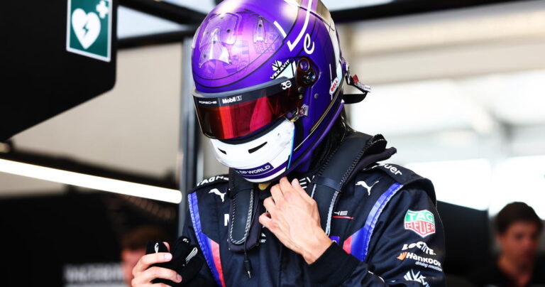 Pascal Wehrlein edges out Mitch Evans for Shanghai Formula E pole