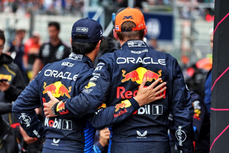 Pérez relembra como Verstappen recebia "todas as oportunidades" dentro da Red Bull