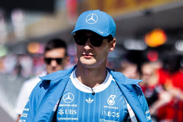 “Perdemos muito tempo nas retas”, diz Russell após quarto lugar em Silverstone