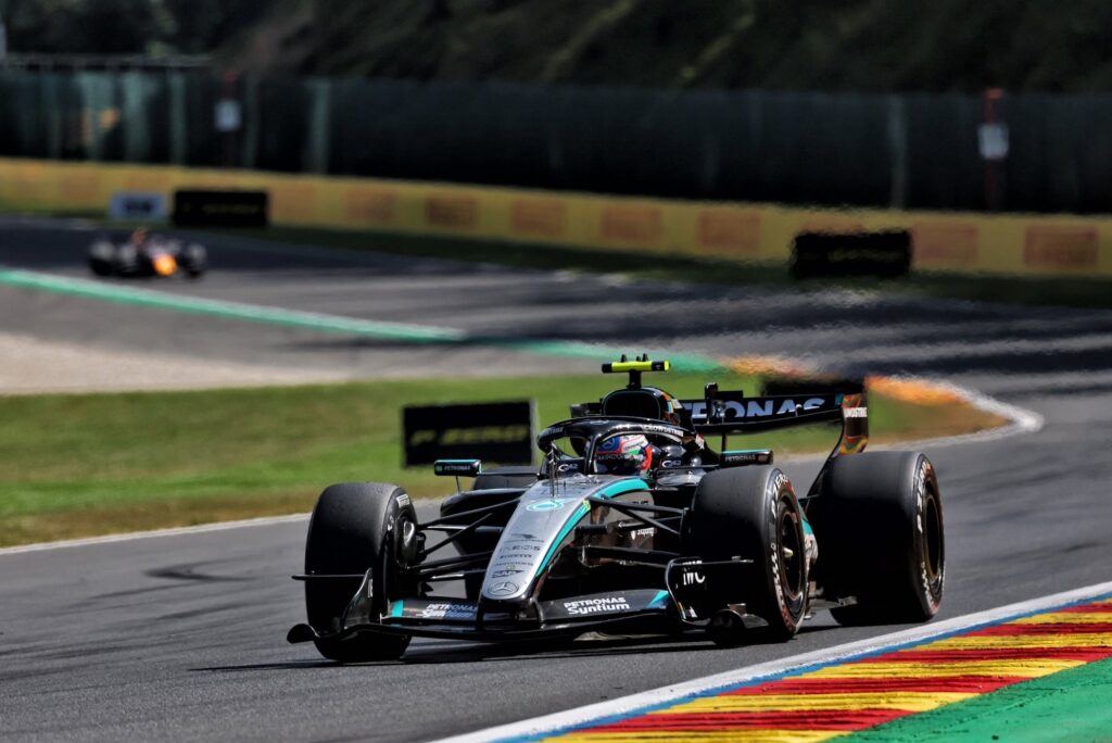 Antonelli se surpreende e Hamilton ganha força pelo título