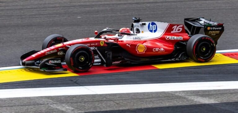 Ex-chefe da Alpine diz que Ferrari precisa "deixar Leclerc em paz" sobre desempenho