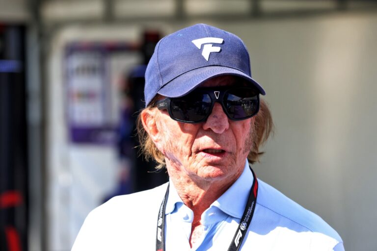 Fittipaldi vê Hamilton pronto para lutar pelo título em 2026