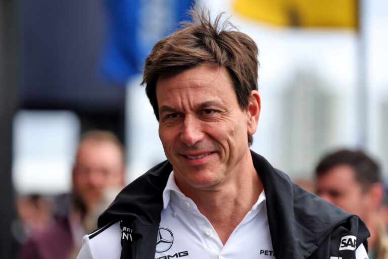 Mercedes perde vantagem, mas Wolff confia em recuperação
