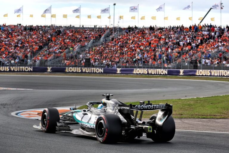 Mercedes confirma penalização a Russell por troca de unidade de potência em 2026
