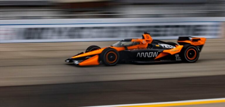 O'Ward se recupera de pit stop ruim e vence corrida 2 em Milwaukee