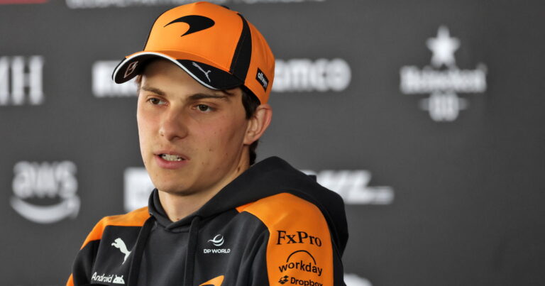 Oscar Piastri confirms Carlos Sainz messages over blue flag fiasco