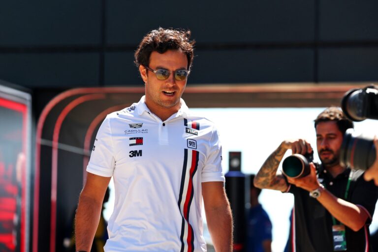 Pérez revela dúvida ao retornar à F1, mas mostra satisfação com "nível altíssimo" na Cadillac