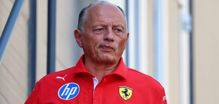 Croft afirma que Hamilton está "minando a autoridade" de Vasseur na Ferrari