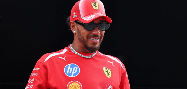 Hamilton mostra Ferrari F40 recém-restaurada e revela sonho realizado