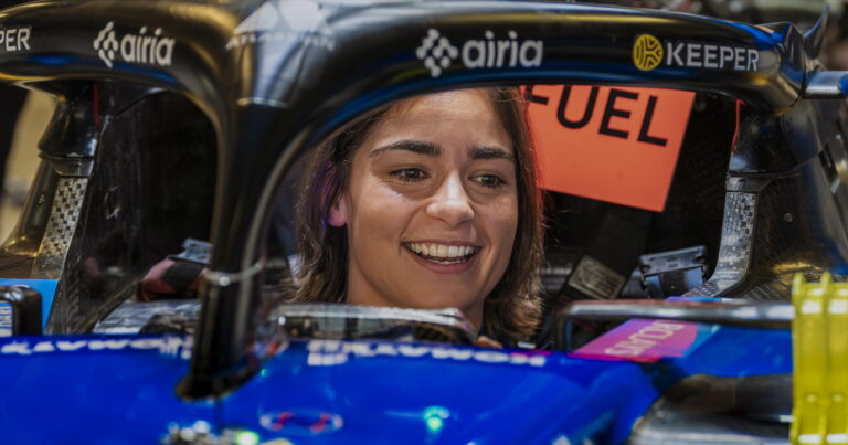 Jamie Chadwick makes F1 debut in important Williams test