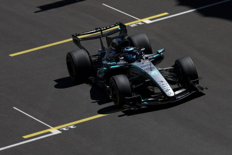 Mercedes muda estratégia e deve trocar motor de Russell somente em Austin