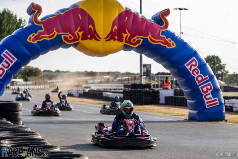 Max vs 100 promotional image
