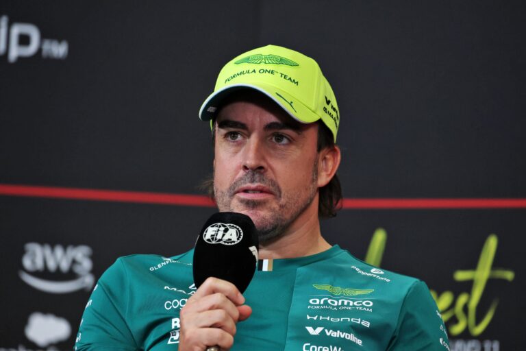 Alonso diz que Aston Martin já entende seus problemas