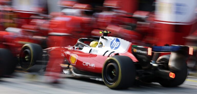 Chandhok afirma que "confiança começa a se abalar" entre Hamilton e Ferrari