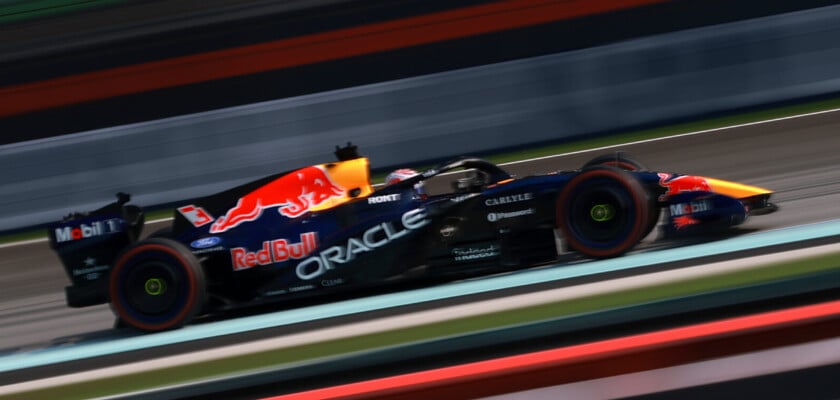 GP do Bahrein começa após longo atraso em Sepang