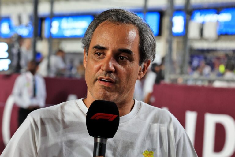 Montoya crê que Mercedes está "aterrorizada" após vitória de Verstappen em Sepang