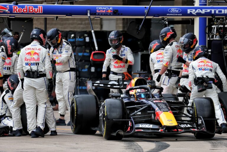Red Bull revela dano no carro de Verstappen no GP dos EUA